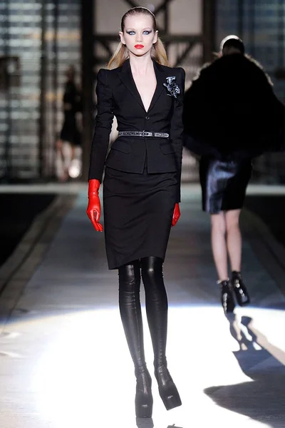 Look 7
